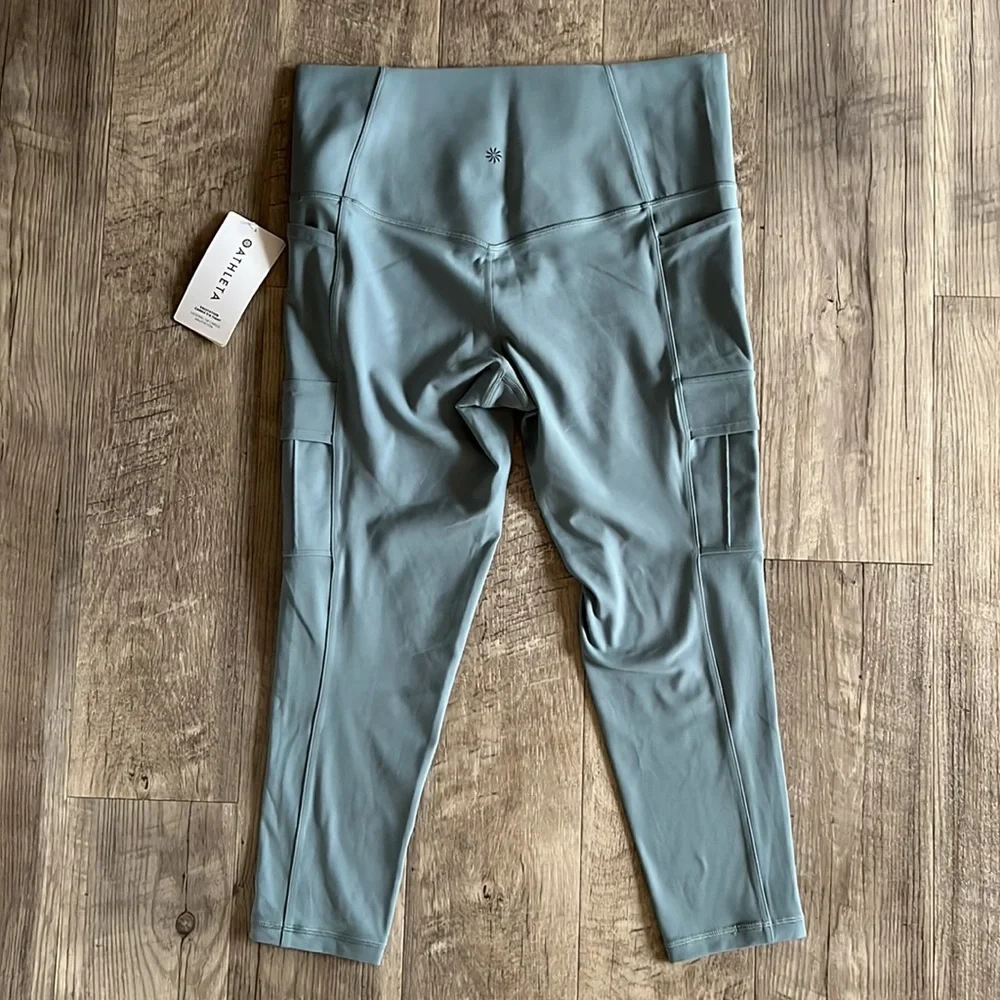 NWT Athleta Salutation Cargo 7/8 Tight.